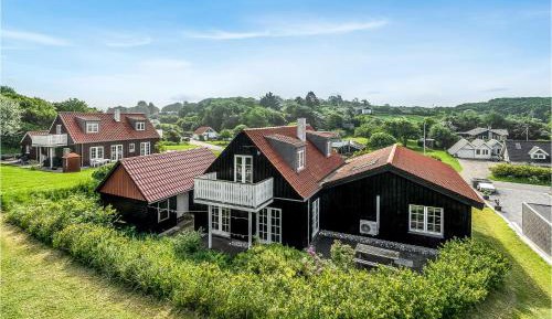 Three-Bedroom Vacation Home 