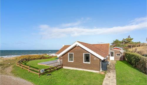 Three-Bedroom Holiday Home 