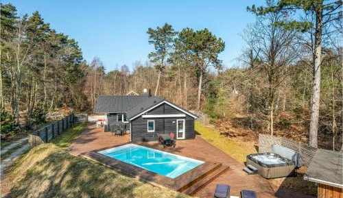 Four-Bedroom Holiday Home