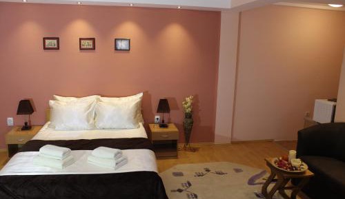 Family Two-Bedroom Apartment with Terrace