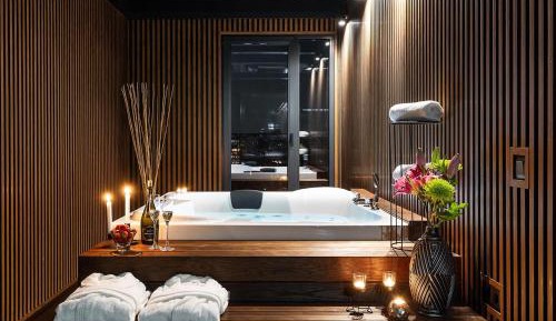 Studio with Spa Bath