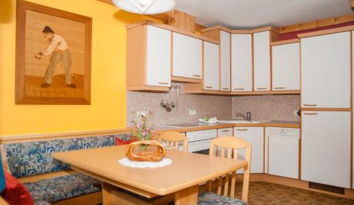 Apartment with Mountain View