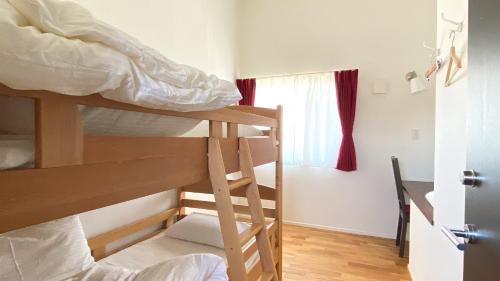 Standard Twin Room with Shared Bathroom