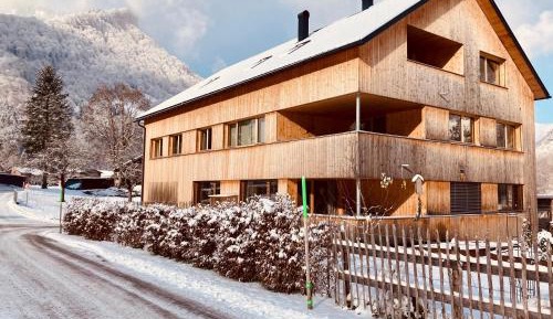 Apartment with Mountain View