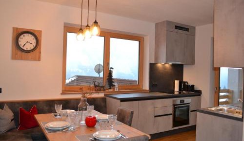 Apartment with Mountain View