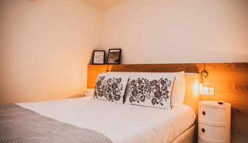 Apartment with Mountain View