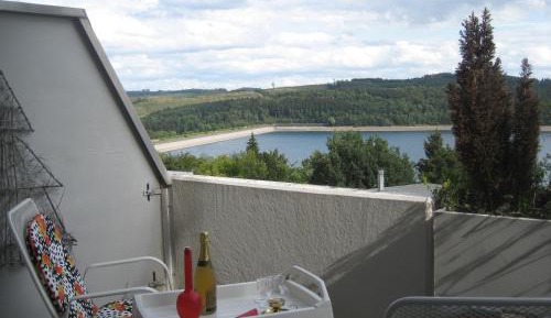 Apartment with Lake View