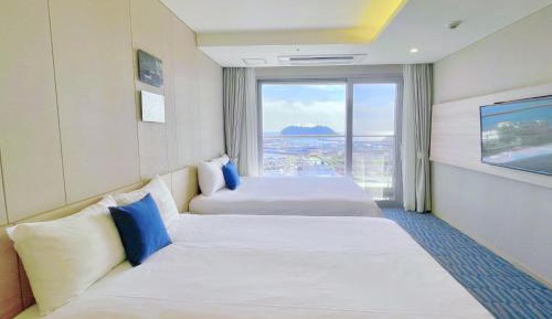 Executive Family Twin Room with Sea View