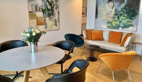 Apartment with Lake View