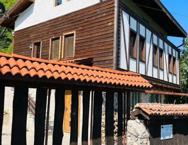 Villa with Garden View