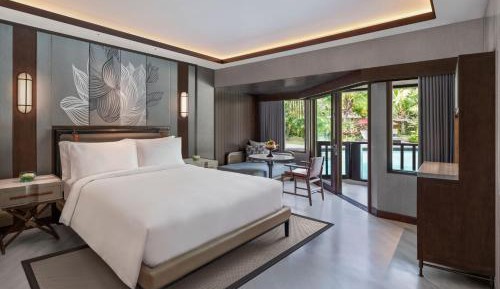 Deluxe Lagoon Access, Guest Room, 1 King, Terrace with Free Daily Activity