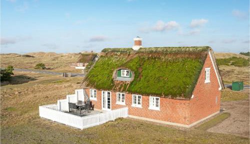 Three-Bedroom Holiday Home 