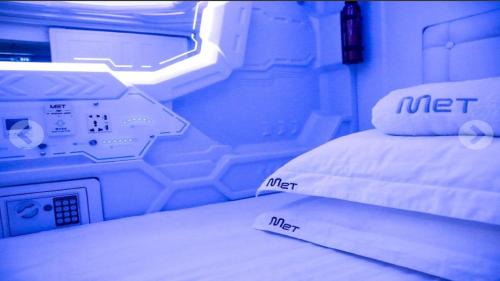 Superior Single Space Pod