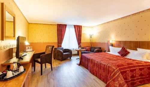 Superior Double Room with Sofa