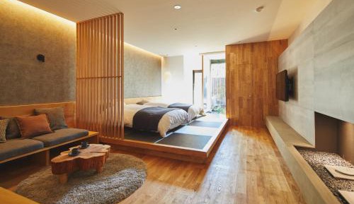 Japanese-Style Deluxe Suite with Open-Air Bath