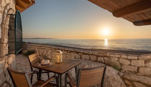 Romantic Suite on Beach Side