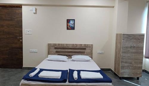 Deluxe Double Room (2 Adults + 1 Child)