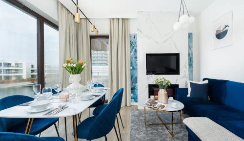 Deluxe Two-Bedroom Apartment with terrace and marina view