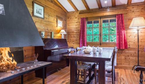 Chalet (4 Adults)
