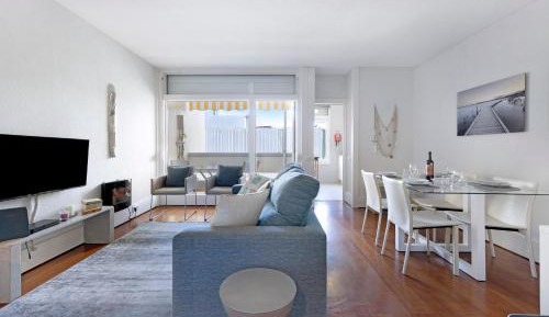 Superior One-Bedroom Apartment with Balcony