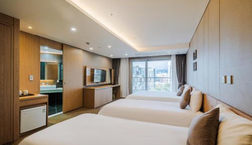 Family Suite with Garden View