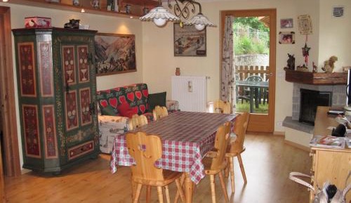 Apartment with Mountain View