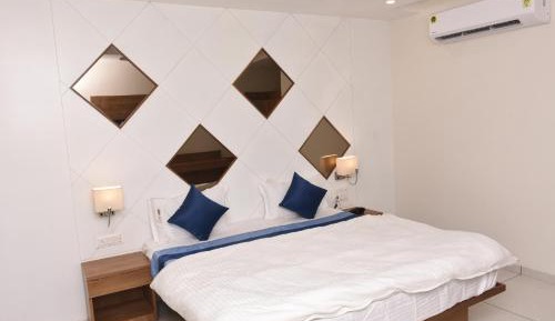 Deluxe Double Room (2 Adults + 1 Child)