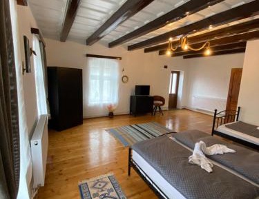 Deluxe Room (2 Adults + 1 Child)