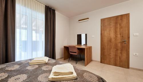 One-Bedroom Apartment with Balcony