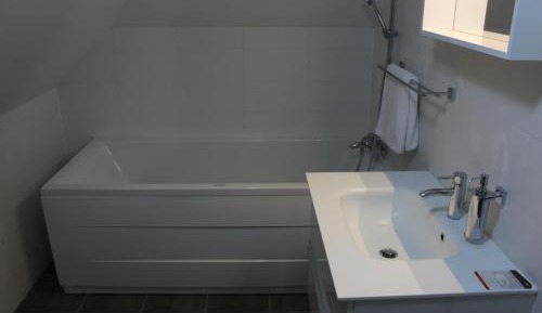 Deluxe Double Room (2 Adults + 1 Child)