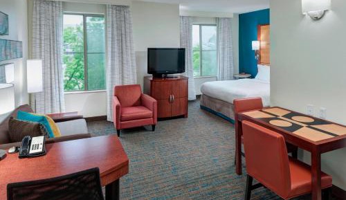 King Studio with Sofa Bed