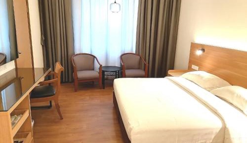 New Renovated Room - Superior King