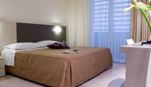 Family Room (2 Adults + 2 Children)