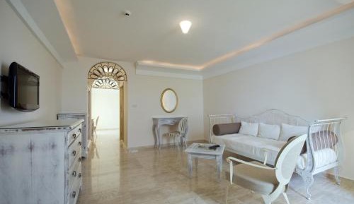 Suite with Sea View (2 -3 Adults)