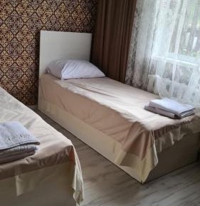 Standard Twin Room with Mountain View