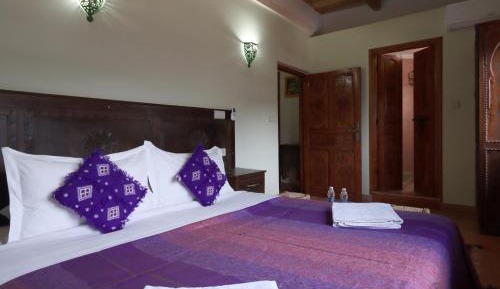 Double or Twin Room with Mountain View