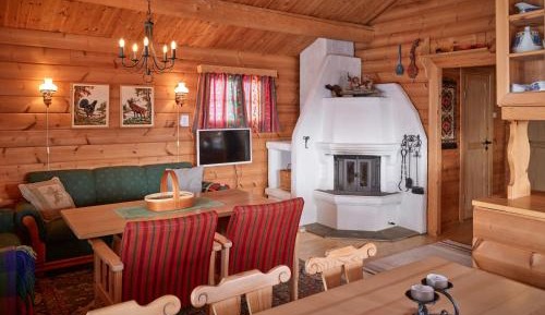 Three-Bedroom Holiday Home 