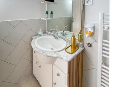 Deluxe Double Room with Shower