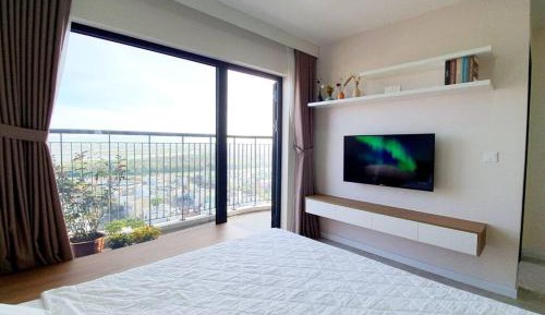 One-Bedroom Apartment with Sea View