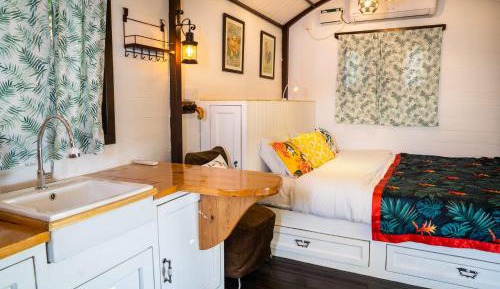 Lake View Cozy Cottage