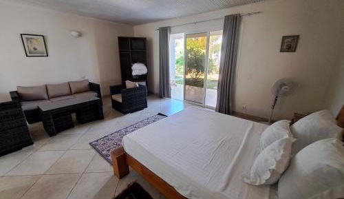 Deluxe Double Room (2 Adults + 1 Child)