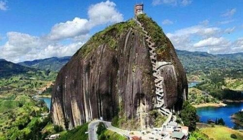 Apartment with Mountain View