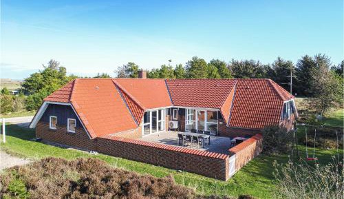 Five-Bedroom Holiday Home