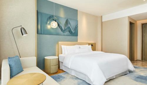 Deluxe Room, Larger Guest room, 1 King, Sofa bed, City view