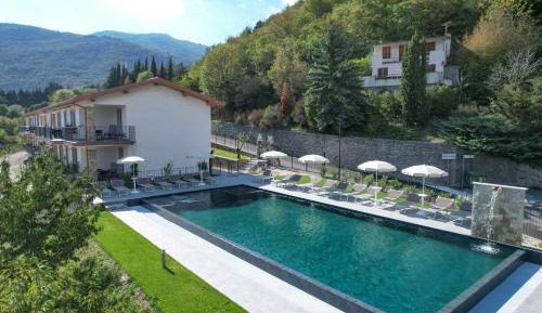 One-Bedroom Apartment Ground Floor with Lake View