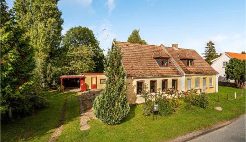 Three-Bedroom Holiday Home 