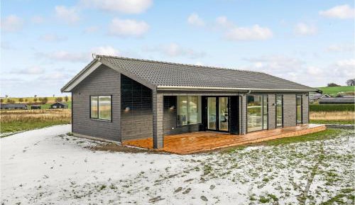 Three-Bedroom Holiday Home 
