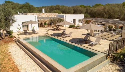 Villa with Garden View