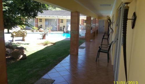 Family Room with Garden View