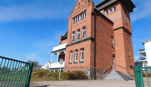 One-Bedroom Apartment with Terrace